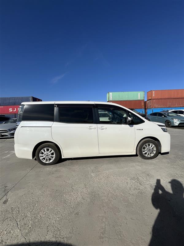 Toyota Voxy 2017/2026