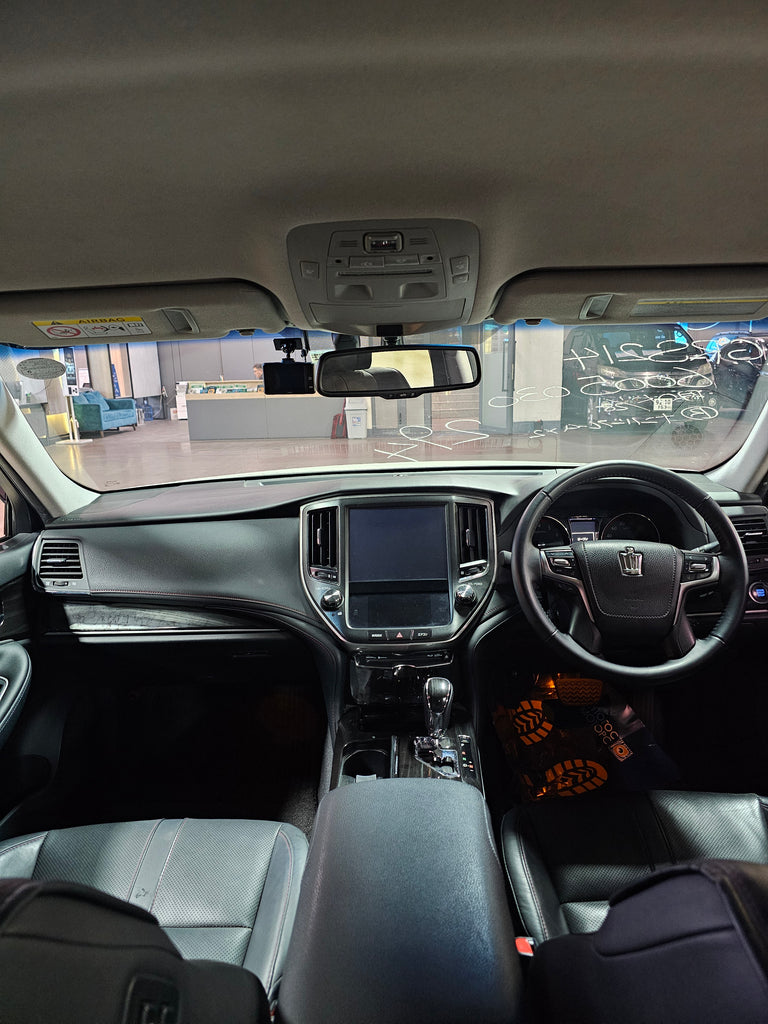 Toyota Crown majesty  2015/2025