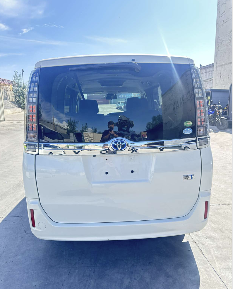 Toyota Voxy 2017/2026
