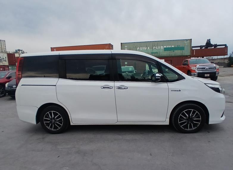 Toyota Esquire 2016/2026