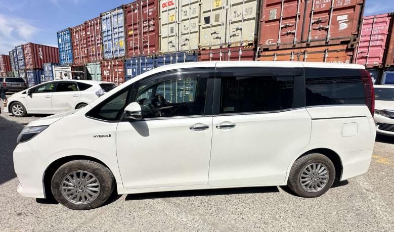 Toyota Esquire 2017/2026