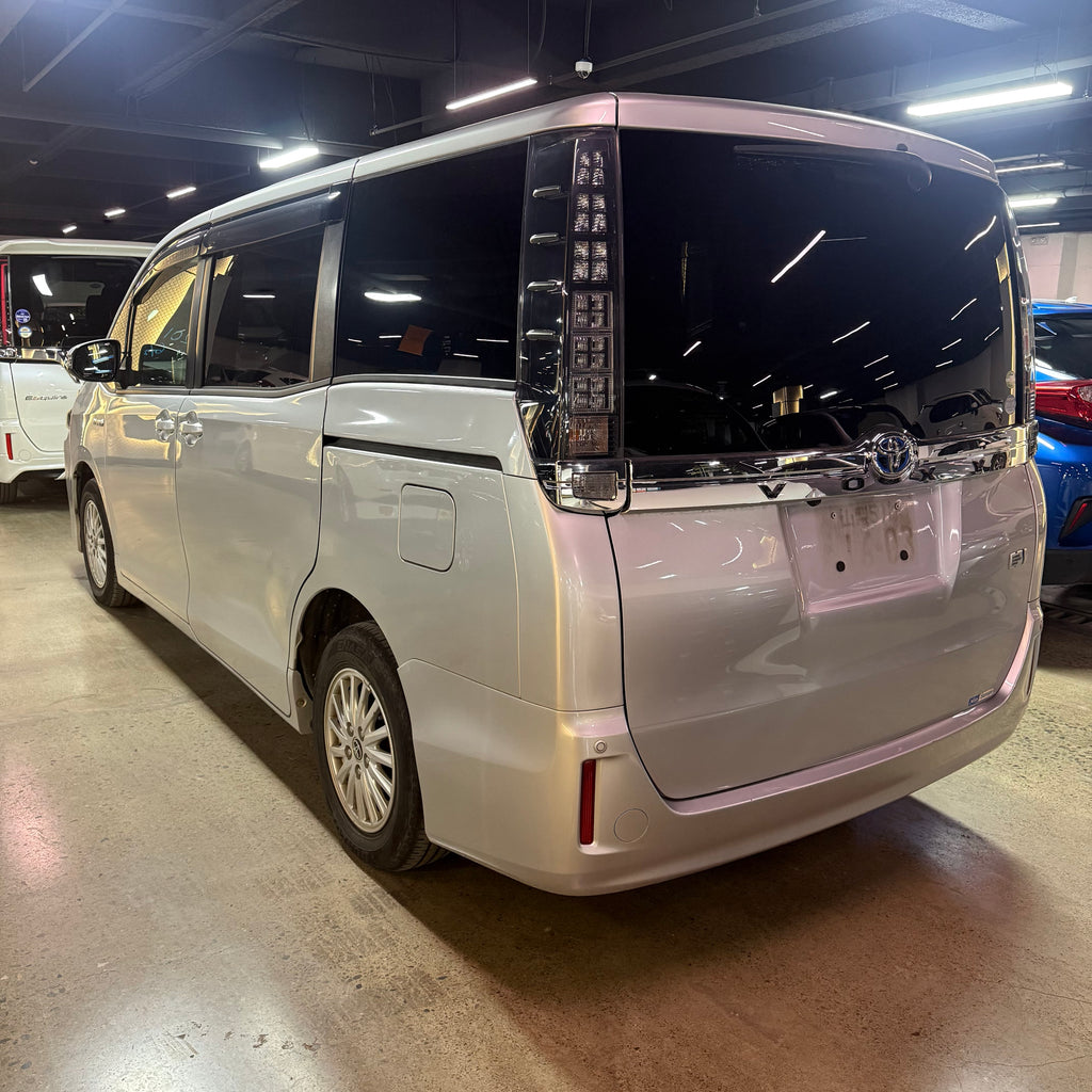Toyota Voxy 2017/2026