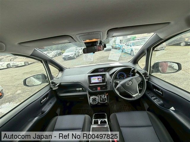 Toyota Voxy 2017/2026