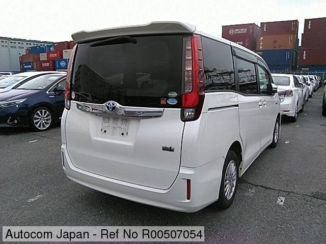 Toyota Noah 2016/2026
