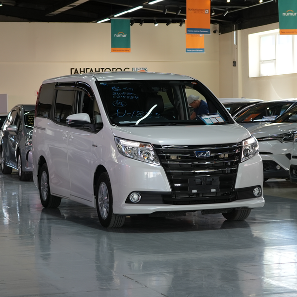 Toyota Noah 2016/2026