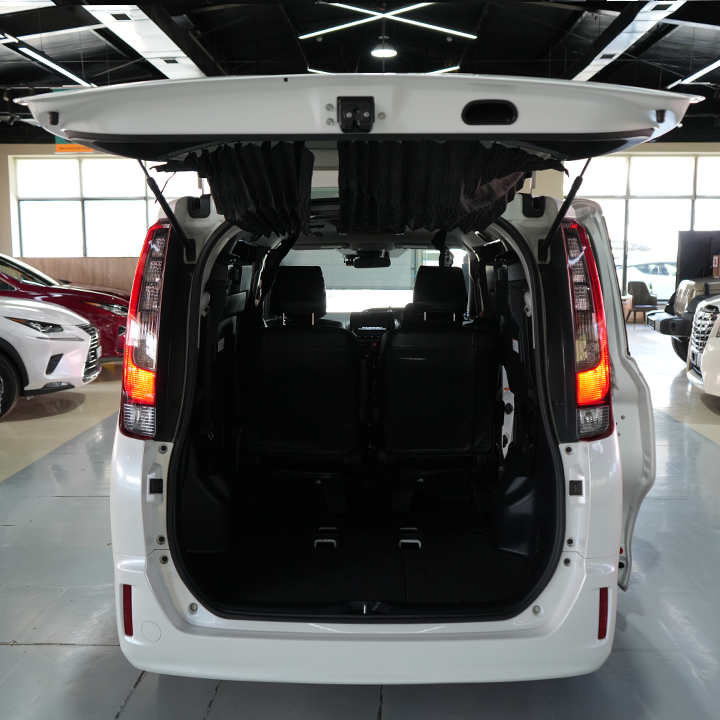 Toyota Noah 2016/2026