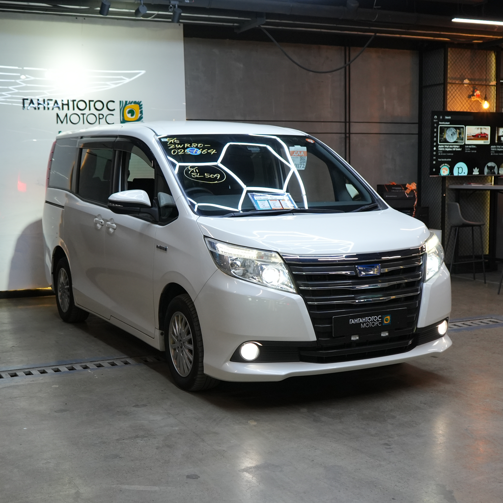 Toyota Noah 2017/2026