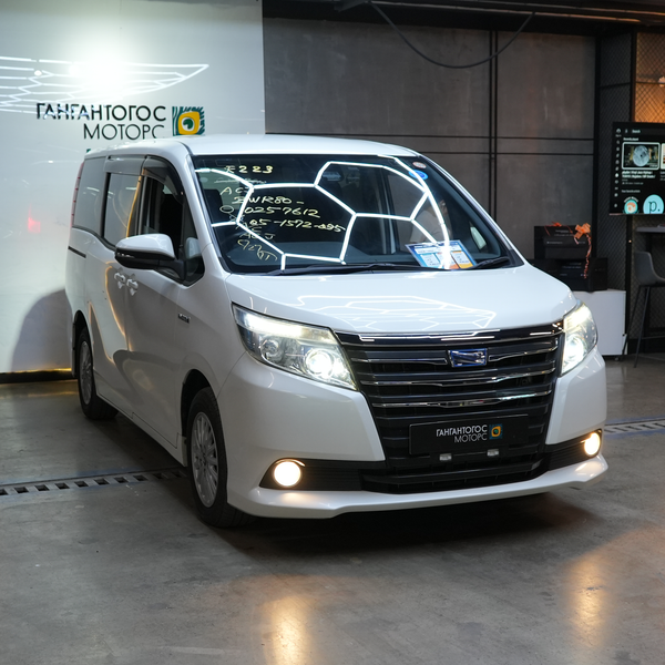 Toyota Noah 2017/2026