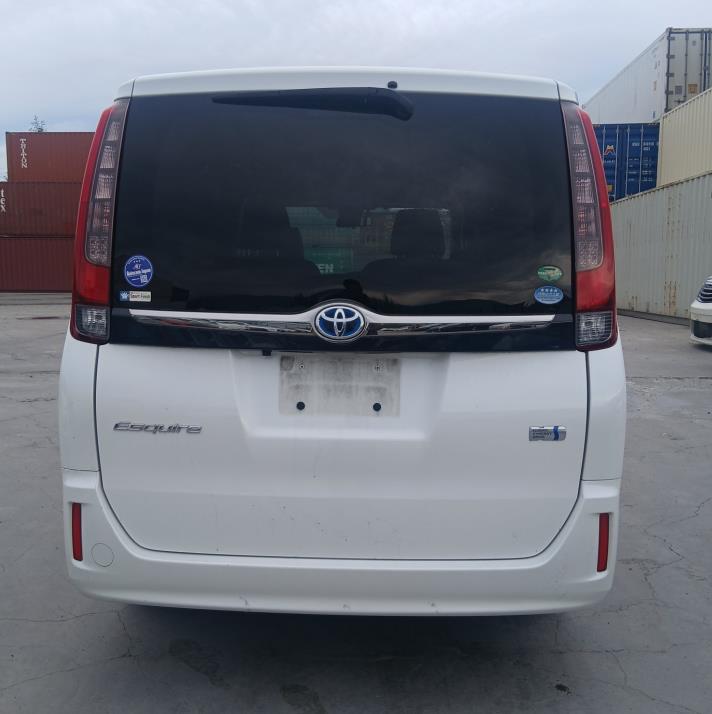 Toyota Esquire 2016/2026